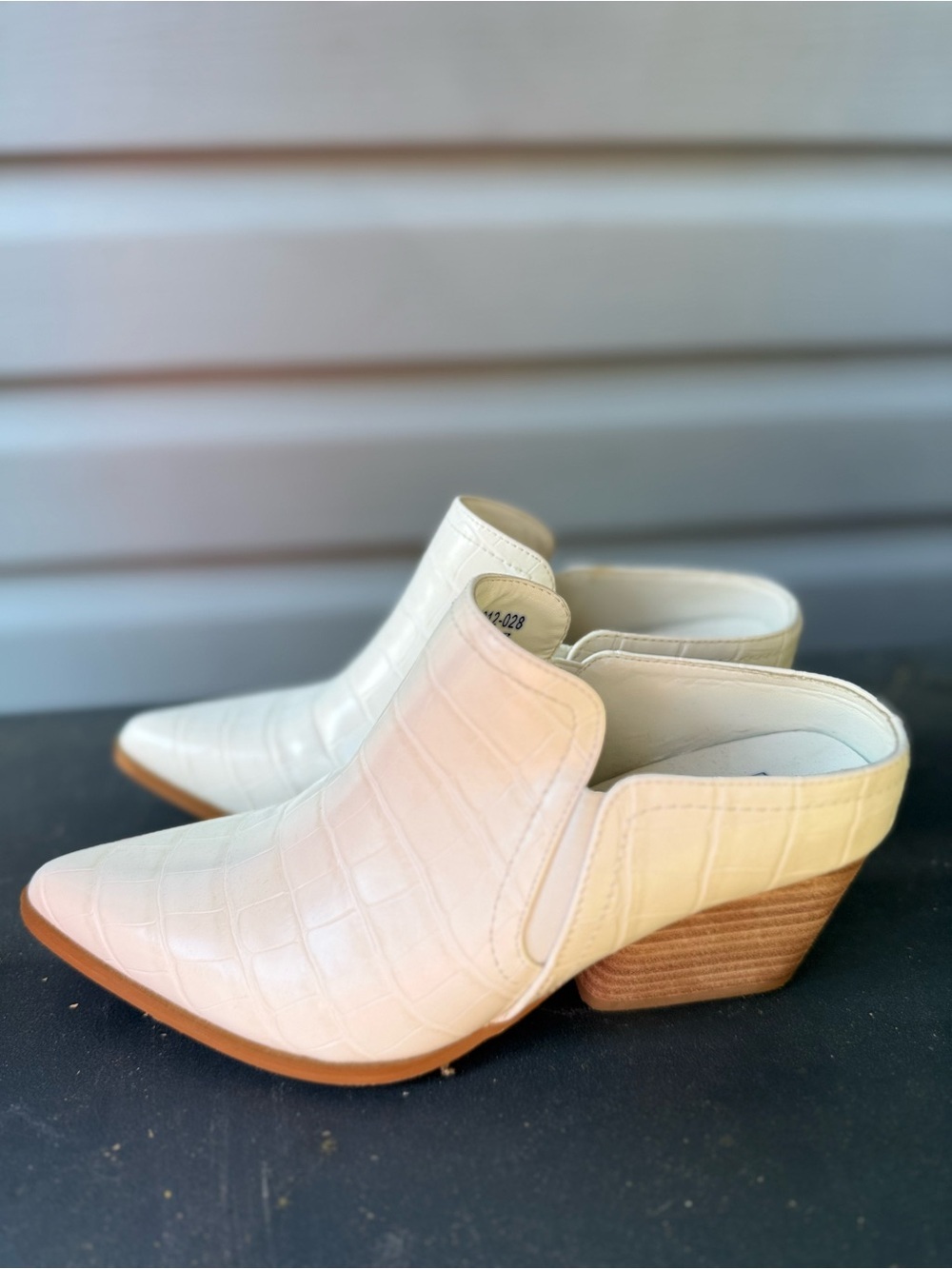 ShuShop White Croc-Embossed Pointed Toe Mules
